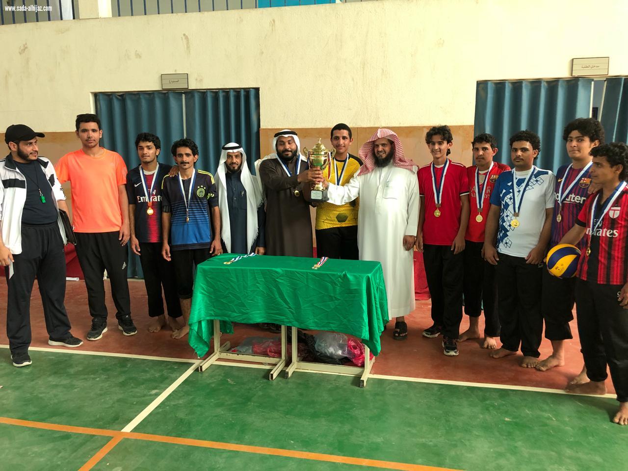 بحضور مدير مكتب تعليم الريث وعدد من رؤساء الاقسام الرياضية مجمع آل مشحنة التعليمي يفوز ببطولة المدارس الثانوية للطائرة 
