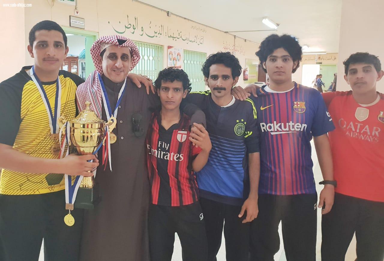 بحضور مدير مكتب تعليم الريث وعدد من رؤساء الاقسام الرياضية مجمع آل مشحنة التعليمي يفوز ببطولة المدارس الثانوية للطائرة 