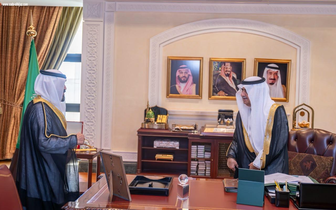 أمير تبوك يستقبل إخوان الشيخ جزاع بن كريم العطوي رحمه الله‏‎ 