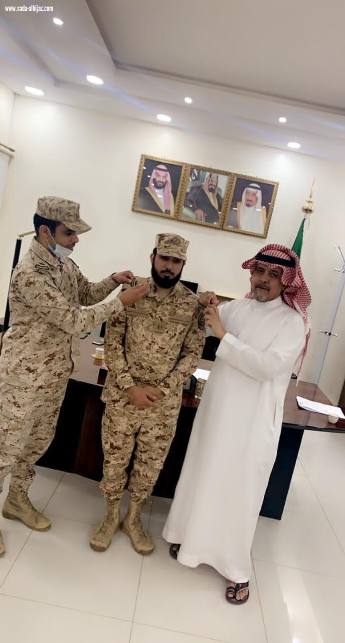 أمير الفوج العاشر يقلد الشمري رتبته الجديدة