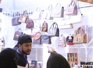 فعاليات وسام البادية تستقطب الشباب والشابات السعوديين للعمل 