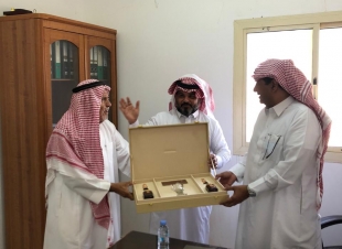 حرص سعادة رئيس مركز الشعراء الاستاذ غرم بن خضران الصغير على زيارة مكتب الخدمات البلدية بالشعراء 