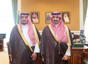 نائب أمير تبوك يستقبل مدير فرع وزارة الرياضة بالمنطقة